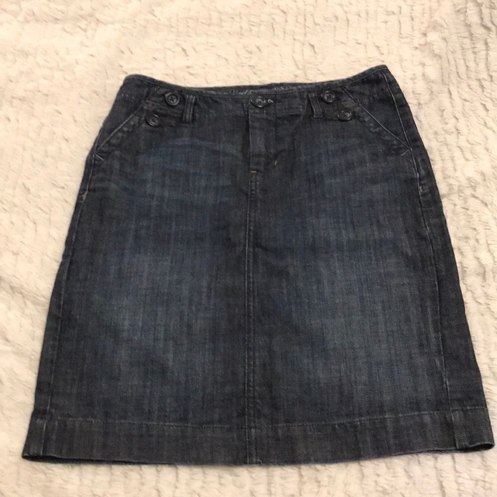 Dark Wash GAP jean skirt Size 4!
